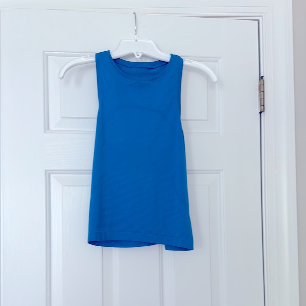 Lulu Lemon Swiftly cropped 2.0 racer back Poolside Blue Sz 2 Beautiful condition